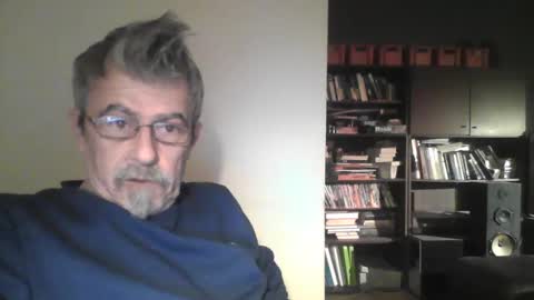 Snapshot of pipi2704 chatting on 02/21/25, 10:37 pipi2704 online show from 02/21/25, 10:37