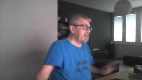 Snapshot of pipi2704 chatting on 04/02/26, 07:06 pipi2704 online show from 04/02/26, 07:06
