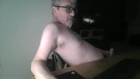 Snapshot of pipi2704 chatting on 04/25/26, 09:56 pipi2704 online show from 04/25/26, 09:56