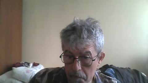 Snapshot of pipi2704 chatting on 05/23/26, 08:29 pipi2704 online show from 05/23/26, 08:29