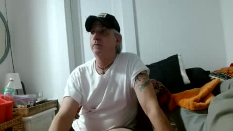 Snapshot of pirate334 chatting on 05/25/26, 04:29 pirate334 online show from 05/25/26, 04:29