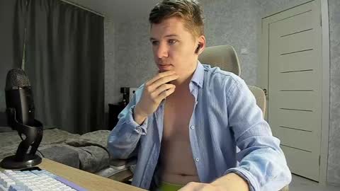 Snapshot of pirremeow chatting on 05/30/26, 06:43 Pierre online show from 05/30/26, 06:43