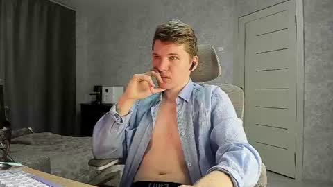 Snapshot of pirremeow chatting on 06/19/26, 09:57 Pierre online show from 06/19/26, 09:57