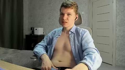 Snapshot of pirremeow chatting on 06/19/26, 11:52 Pierre online show from 06/19/26, 11:52