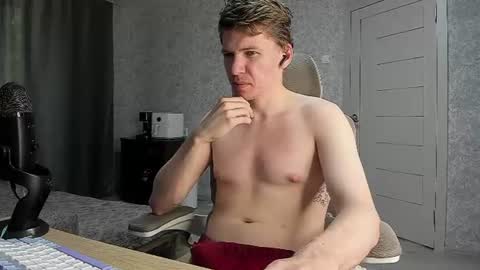 Snapshot of pirremeow chatting on 07/12/26, 08:05 Pierre online show from 07/12/26, 08:05