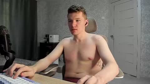 Snapshot of pirremeow chatting on 08/03/26, 08:13 Pierre online show from 08/03/26, 08:13