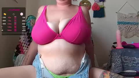 Em online show from 12/15/24, 09:42