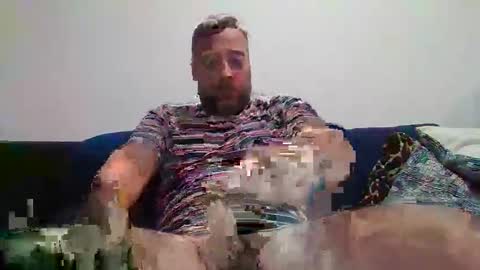 Snapshot of pislezg1 chatting on 10/12/25, 10:53 pislezg1 online show from 10/12/25, 10:53