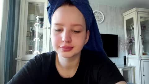 Caroline online show from 04/29/26, 04:27