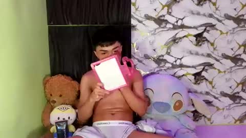 Snapshot of pixie_hugecock chatting on 06/21/26, 07:05 jay online show from 06/21/26, 07:05