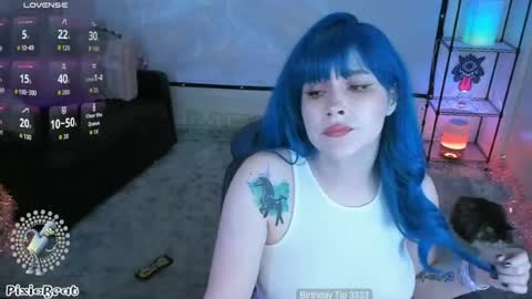 Snapshot of pixiebratx chatting on 06/19/26, 04:06 Pixie online show from 06/19/26, 04:06