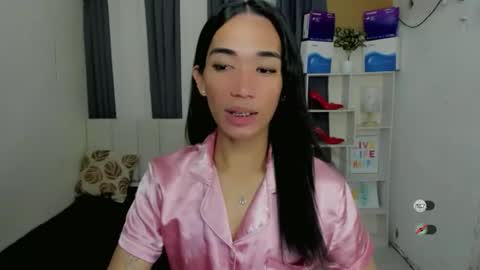 pixiedoll_ online show from 12/19/25, 06:04