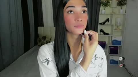 pixiedoll_ online show from 02/25/26, 06:56