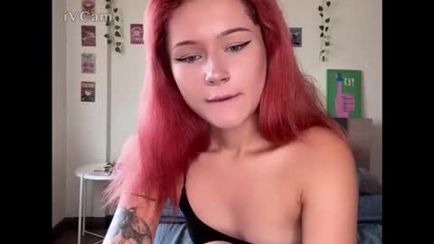 Snapshot of pixieyes0n chatting on 02/19/26, 02:29 Daryl online show from 02/19/26, 02:29