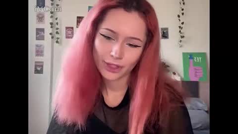 Snapshot of pixieyes0n chatting on 03/04/26, 03:23 Daryl online show from 03/04/26, 03:23