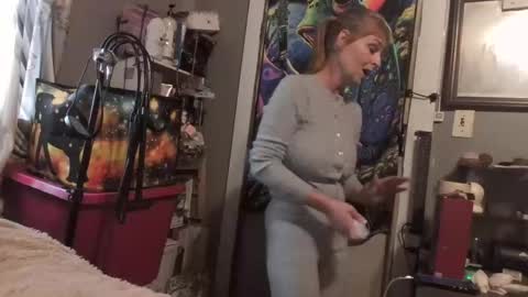 pizzedwife online show from 04/28/26, 09:09