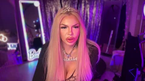 Snapshot of plasticfuckdoll chatting on 01/18/25, 02:03 Dumb bimbo fuck doll online show from 01/18/25, 02:03