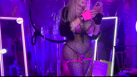 Snapshot of plasticfuckdoll chatting on 01/26/25, 10:55 Dumb bimbo fuck doll online show from 01/26/25, 10:55