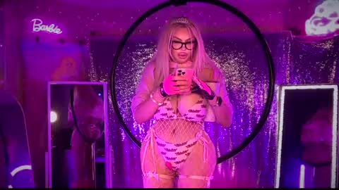 Snapshot of plasticfuckdoll chatting on 01/31/25, 11:03 Dumb bimbo fuck doll online show from 01/31/25, 11:03