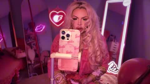 Snapshot of plasticfuckdoll chatting on 11/06/25, 12:55 Dumb bimbo fuck doll online show from 11/06/25, 12:55