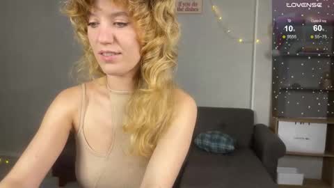 Snapshot of play_me_softly chatting on 12/19/25, 02:57 play_me_softly online show from 12/19/25, 02:57