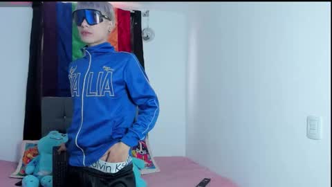 Snapshot of playboy_bunnyy chatting on 10/16/25, 07:04 playboy_bunnyy online show from 10/16/25, 07:04