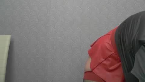 Snapshot of playful_goldie chatting on 12/15/25, 06:50 Goldie online show from 12/15/25, 06:50