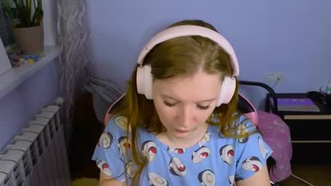 Snapshot of playful_mary chatting on 05/19/26, 11:44 Masha online show from 05/19/26, 11:44
