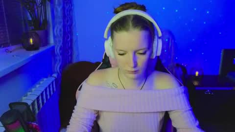 Snapshot of playful_mary chatting on 05/27/26, 08:28 Masha online show from 05/27/26, 08:28