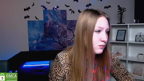 Snapshot of playful_sophie chatting on 01/03/25, 04:48 Sophie online show from 01/03/25, 04:48