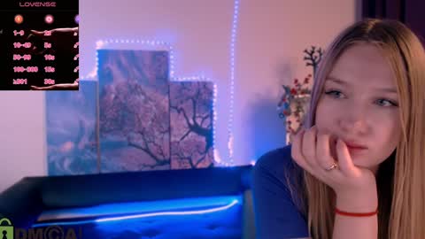 Snapshot of playful_sophie chatting on 01/24/25, 03:22 Sophie online show from 01/24/25, 03:22