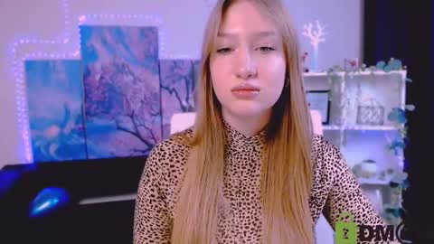 Snapshot of playful_sophie chatting on 02/20/25, 09:31 Sophie online show from 02/20/25, 09:31