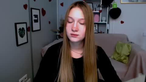 Snapshot of playful_sophie chatting on 02/23/25, 03:40 Sophie online show from 02/23/25, 03:40