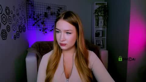 Snapshot of playful_sophie chatting on 10/07/25, 07:33 Sophie online show from 10/07/25, 07:33
