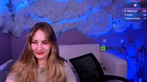 Snapshot of playful_sophie chatting on 06/11/26, 02:53 Sophie online show from 06/11/26, 02:53