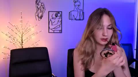 Snapshot of playful_sophie chatting on 07/14/26, 02:05 Sophie online show from 07/14/26, 02:05