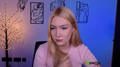 Snapshot of playful_sophie chatting on 07/18/26, 07:06 Sophie online show from 07/18/26, 07:06