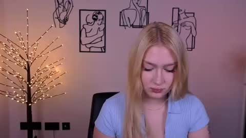 Snapshot of playful_sophie chatting on 07/23/26, 07:45 Sophie online show from 07/23/26, 07:45