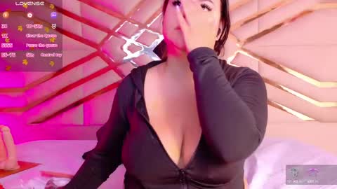 Snapshot of playfulcurvymommy chatting on 10/12/25, 12:26 Scarlett online show from 10/12/25, 12:26