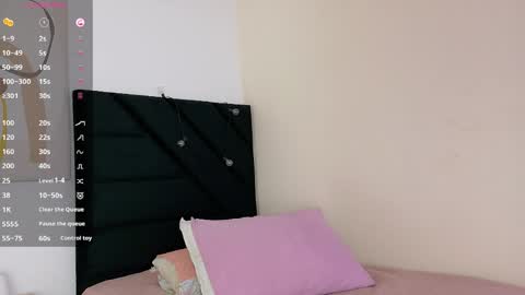 Snapshot of playfuljust_18 chatting on 06/06/26, 12:43 SAMARA online show from 06/06/26, 12:43