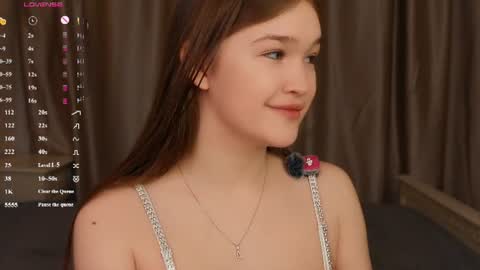 Snapshot of playfulmelly chatting on 06/11/26, 12:03 Melly online show from 06/11/26, 12:03