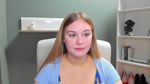 Snapshot of playgirl_valeria chatting on 01/06/25, 07:42 Valeria online show from 01/06/25, 07:42