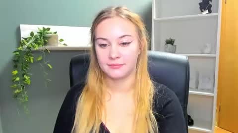 Snapshot of playgirl_valeria chatting on 01/19/25, 10:50 Valeria online show from 01/19/25, 10:50