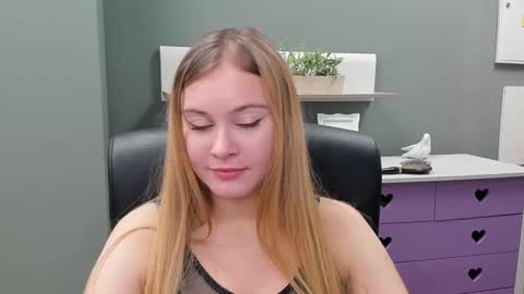 Snapshot of playgirl_valeria chatting on 02/09/25, 11:25 Valeria online show from 02/09/25, 11:25