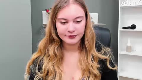 Snapshot of playgirl_valeria chatting on 03/09/25, 07:45 Valeria online show from 03/09/25, 07:45