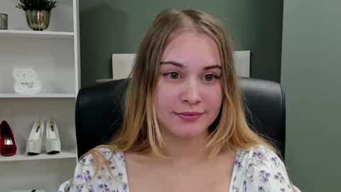 Snapshot of playgirl_valeria chatting on 09/24/25, 08:56 Valeria online show from 09/24/25, 08:56