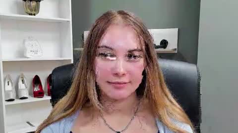 Snapshot of playgirl_valeria chatting on 10/26/25, 08:04 Valeria online show from 10/26/25, 08:04