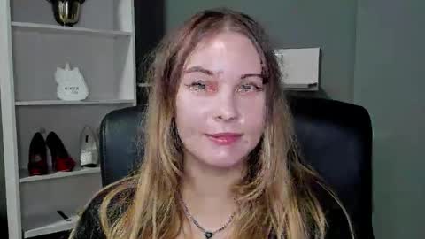 Snapshot of playgirl_valeria chatting on 11/10/25, 10:09 Valeria online show from 11/10/25, 10:09