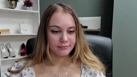 Snapshot of playgirl_valeria chatting on 12/14/25, 07:51 Valeria online show from 12/14/25, 07:51