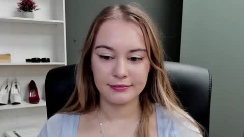 Snapshot of playgirl_valeria chatting on 01/17/26, 07:35 Valeria online show from 01/17/26, 07:35